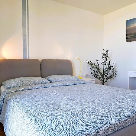 Apartment With A View Ровин Екстериор снимка