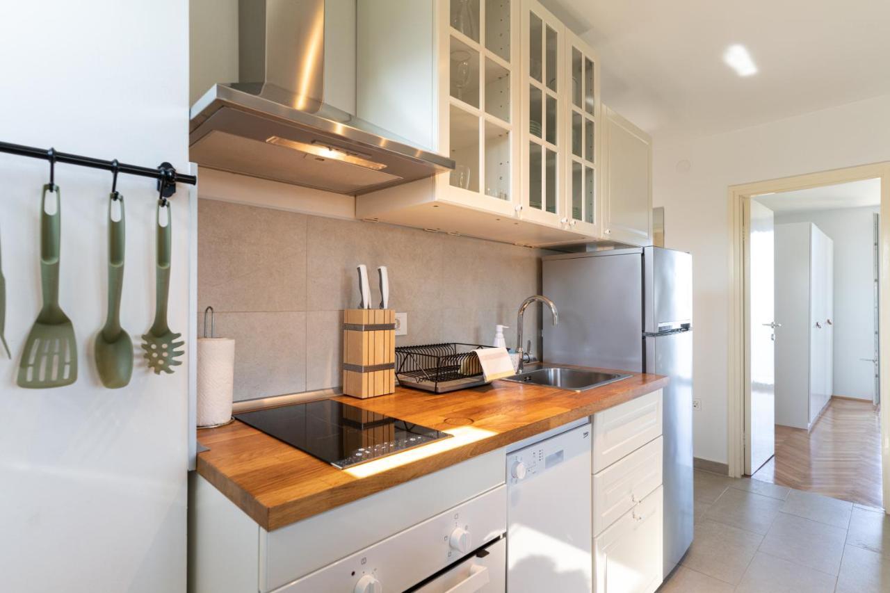 Apartment With A View Ровин Екстериор снимка