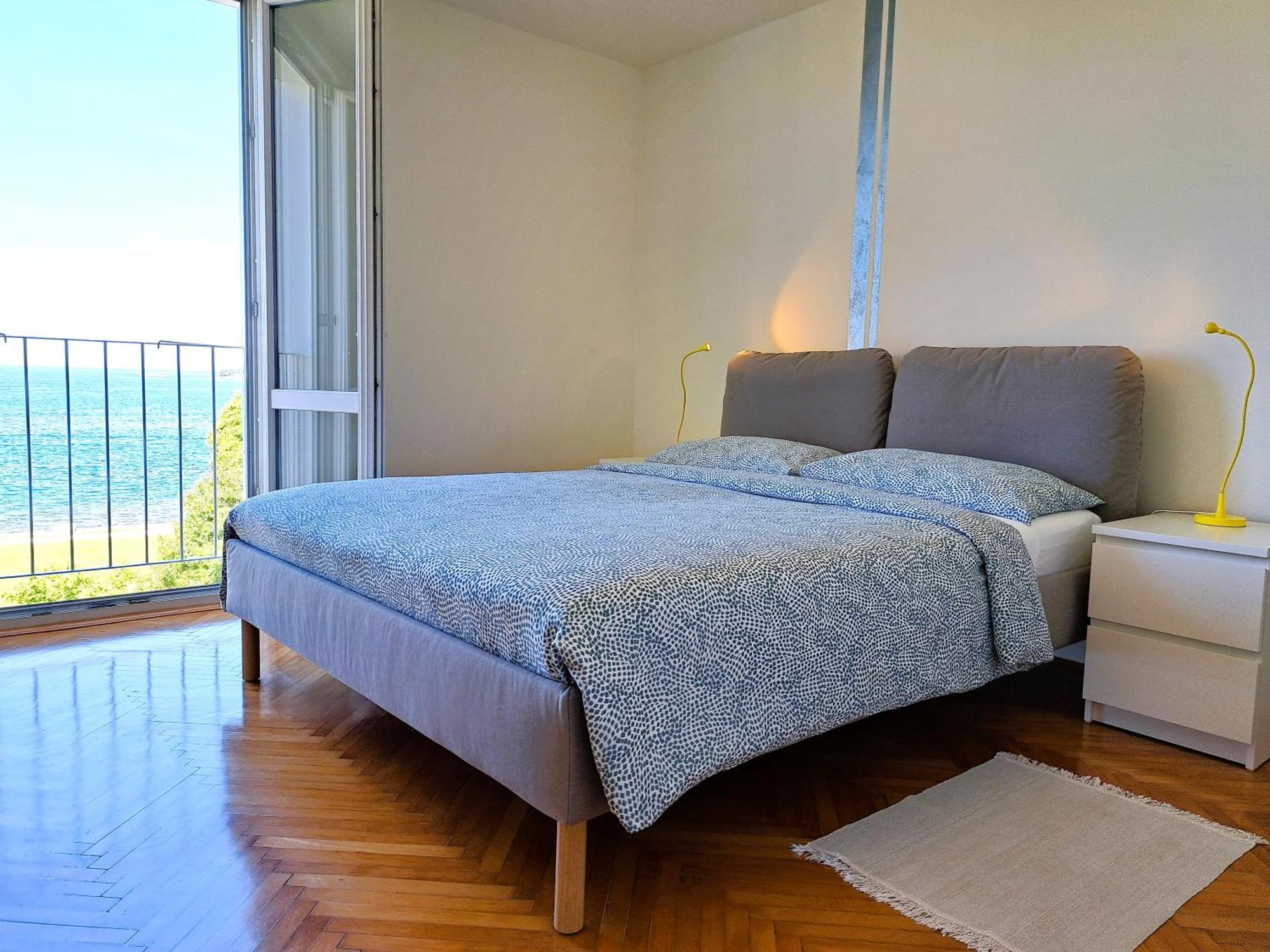 Apartment With A View Ровин Екстериор снимка