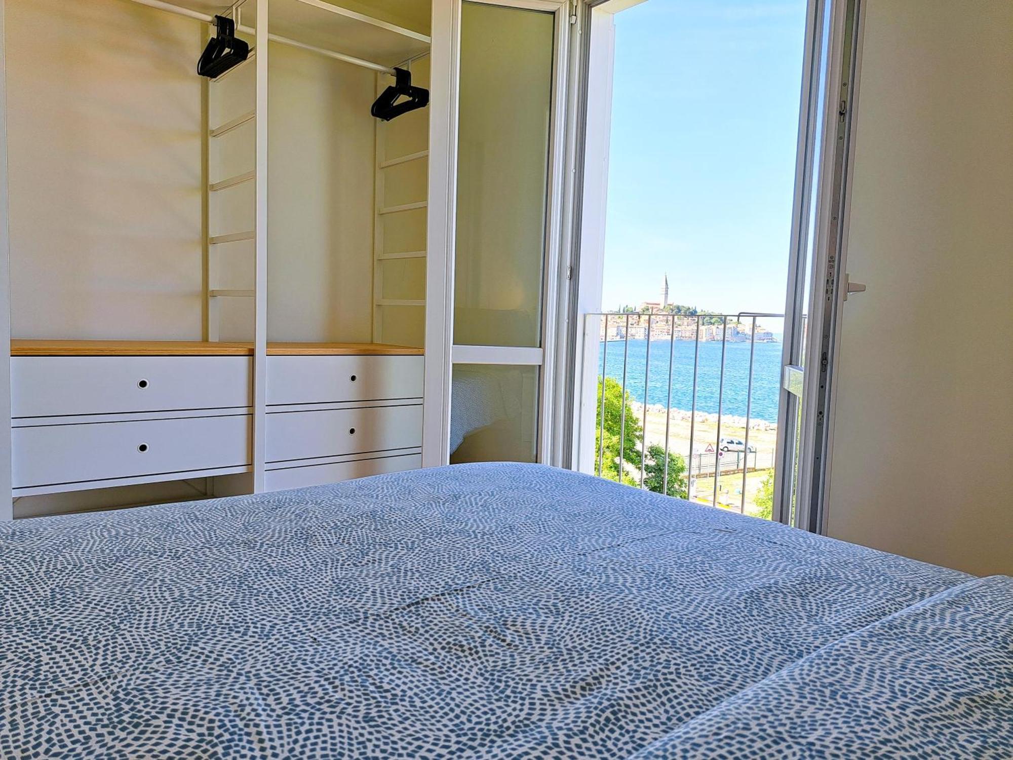 Apartment With A View Ровин Екстериор снимка